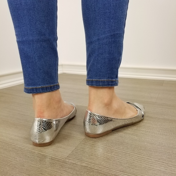 Silver Metallic Pointy Toe Slip On Flats -U - Picture 6 of 8